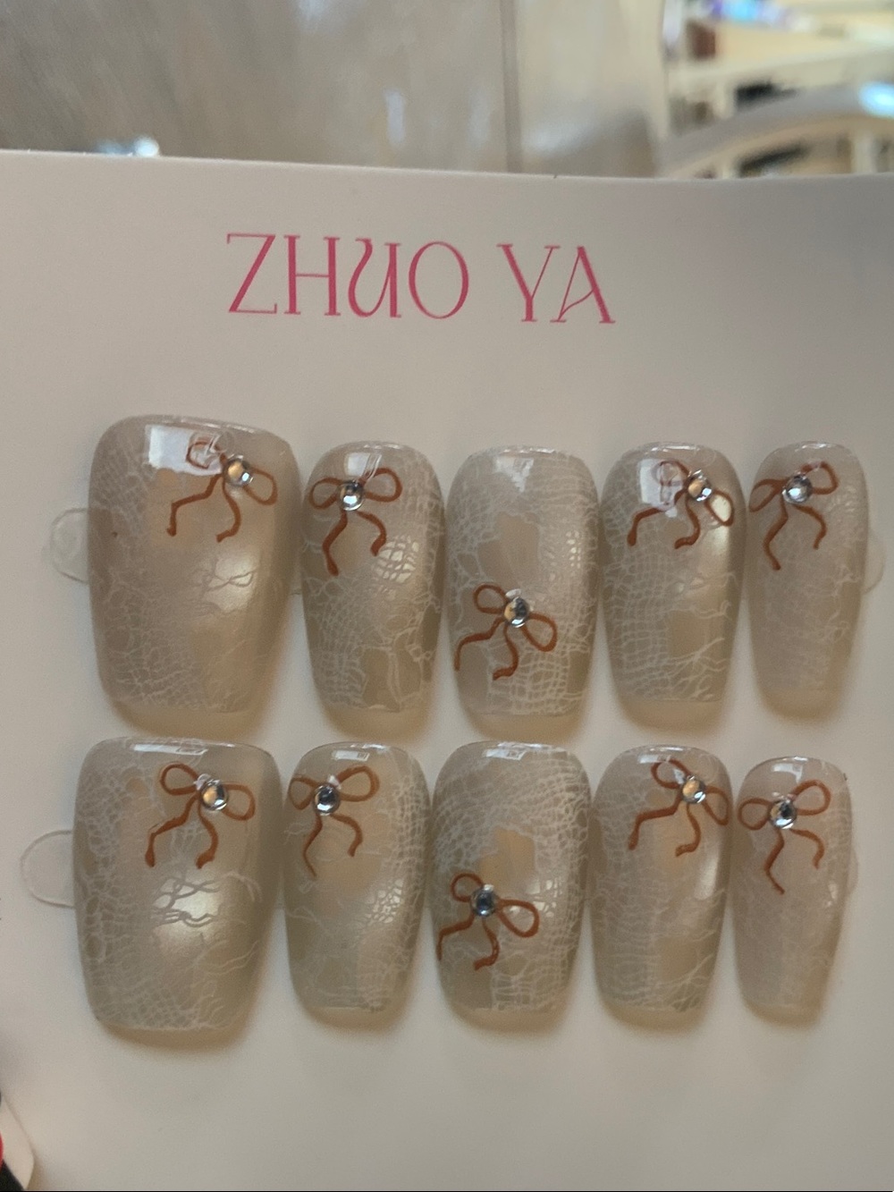 CUSTOM MADE L 1.O Zhuo Ya Cream Bow Press-On Nail Set W/ Rhinestone Accent